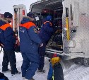 Спасатели на Сахалине выехали на помощь людям, которые застряли в метель на трассе 