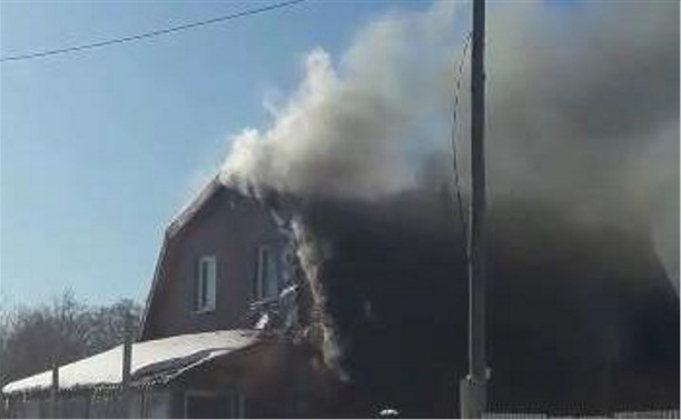 Жилой дом потушили пожарные в Дальнем