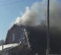 Жилой дом потушили пожарные в Дальнем