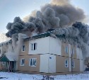 Прокуратура помогла погорельцам из Макаровского района получить выплаты и новое жильё
