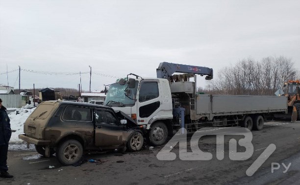 "Лада" всмятку, водитель в больнице: подробности ДТП в Смирныховском районе
