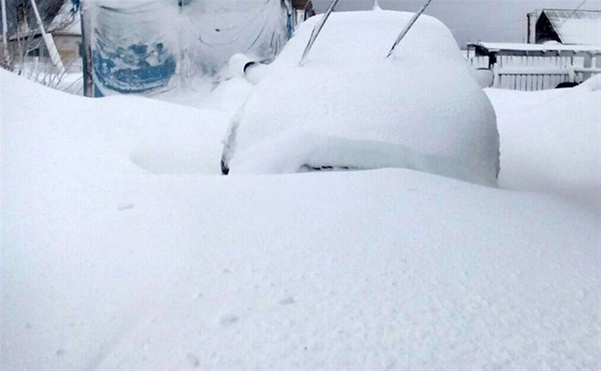 Больше 100 единиц техники расчищают Южно-Сахалинск от снега