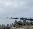 После трагической смерти ребенка в Холмске проверят участок набережной