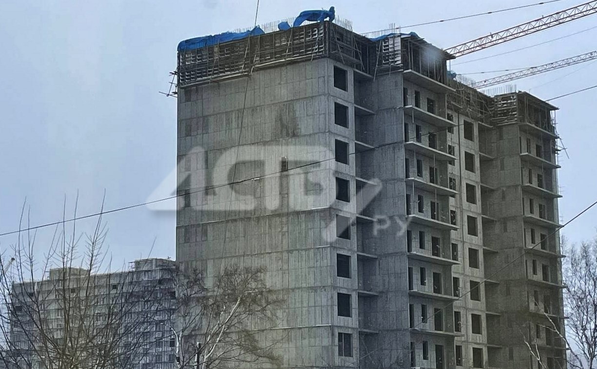 Мужчина сорвался с 11-го этажа на стройке в Южно-Сахалинске
