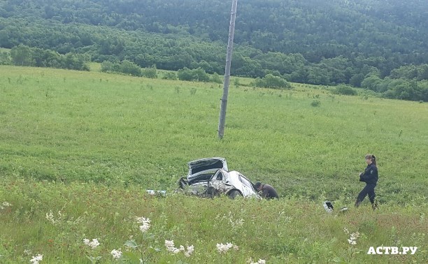 Угнанный автомобиль разбили в пригороде Южно-Сахалинска Угнанный автомобиль разбили в пригороде Южно-Сахалинска