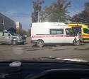 Скорая помощь попала в ДТП в Южно-Сахалинске