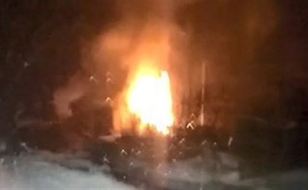 Жилой многоквартирный дом тушили пожарные Холмска