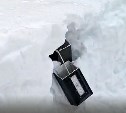 Новенькие фонари на площади Славы в Южно-Сахалинске повредили во время расчистки 
