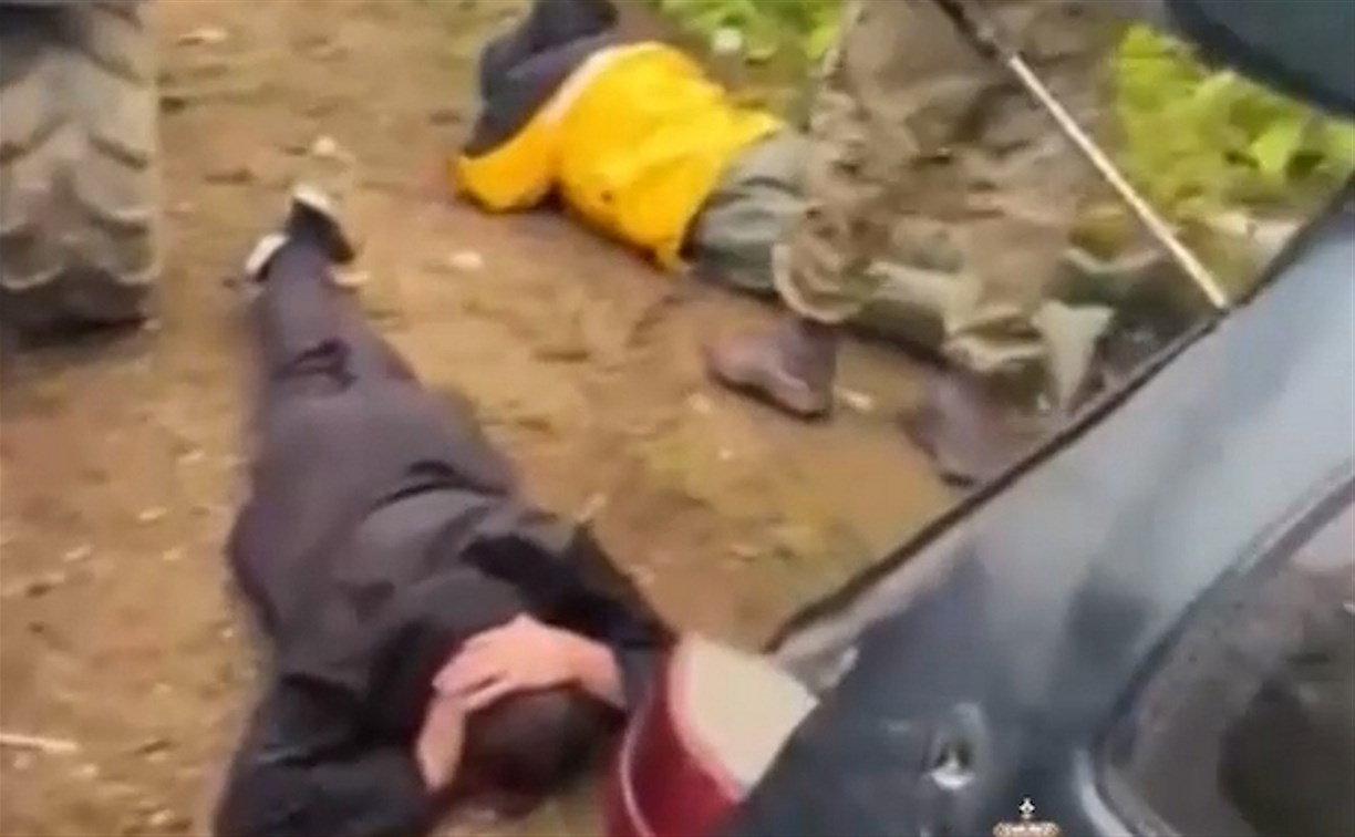 Бригаду браконьеров с острогами на квадроциклах взяли на Сахалине с крупной партией икры 