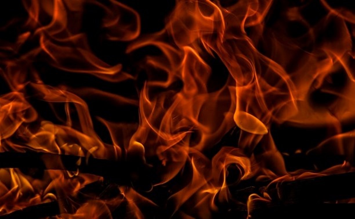 Две комнаты горели в частном доме в Южно-Сахалинске