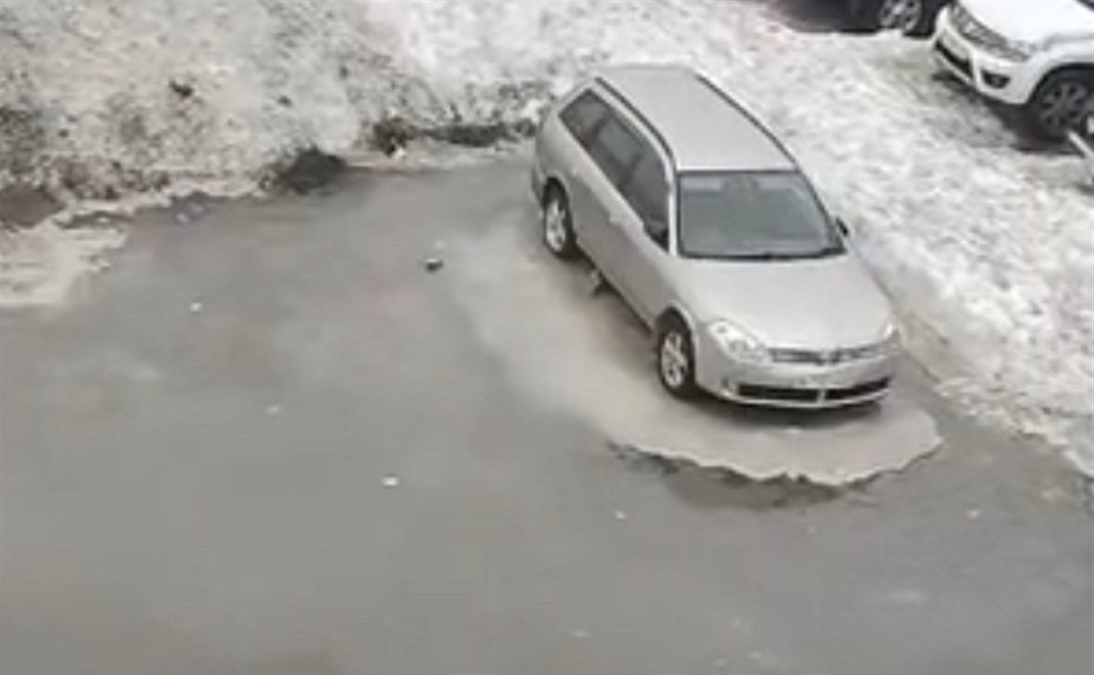 Поронайск утопает в талых водах, а "авто-мамонтёнок" стал символом сезона
