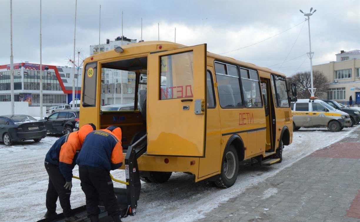 В Холмске появился новый специализированный автобус