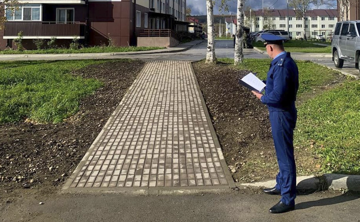 После обращения в прокуратуру в Смирных обустроили безопасный тротуар