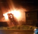 Людей эвакуировали: открытым огнем охватило многоквартирный дом в Южно-Сахалинске 