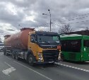 В Южно-Сахалинске ищут очевидцев столкновения двух грузовиков на Лермонтова
