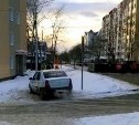 Самоуверенный таксист в Южно-Сахалинске решил, что по тротуарам ездить удобней