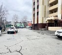 В Южно-Сахалинске ищут очевидцев ДТП с участием Mitsubishi Pajero Sport и Toyota C-HR