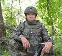 Боец сахалинской бригады во время зачистки спас пожилого человека из села в ДНР