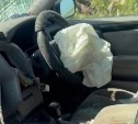 Появилось видео с места лобового ДТП на Сахалине, в котором пострадали две женщины