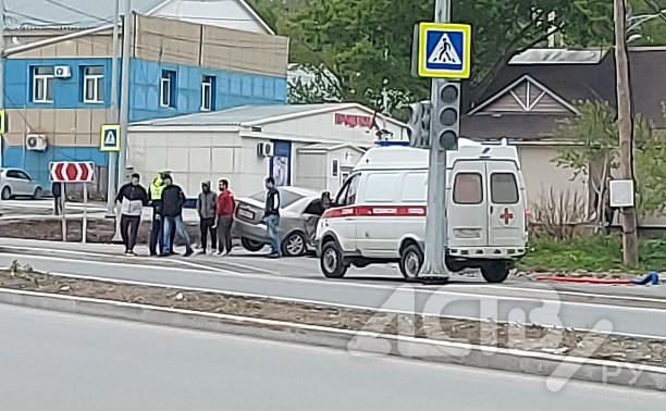 "Вылетел на перекрёсток на скорости": экстренные службы съезжались к месту ДТП в Южно-Сахалинске