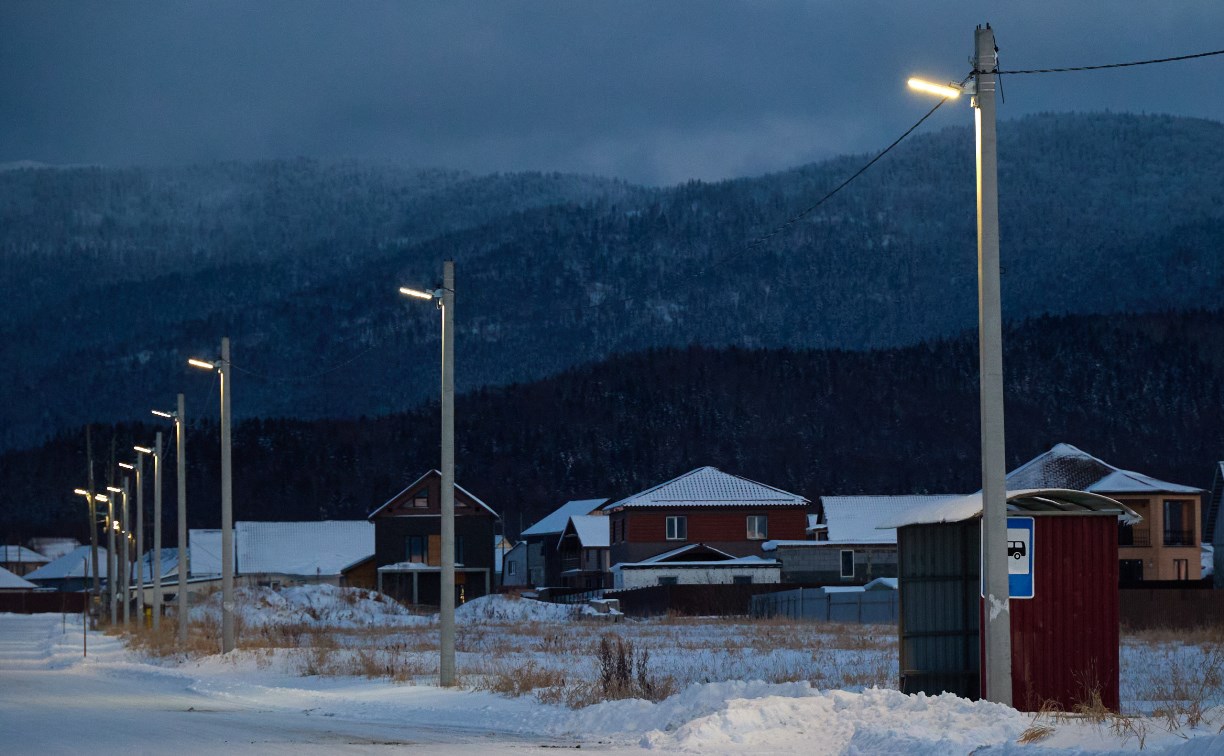 Светлее и безопаснее: более 60 участков улиц в Южно-Сахалинске получили новое освещение в этом году