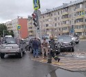 Массовое ДТП произошло в Южно-Сахалинске: один автомобиль врезался в светофор