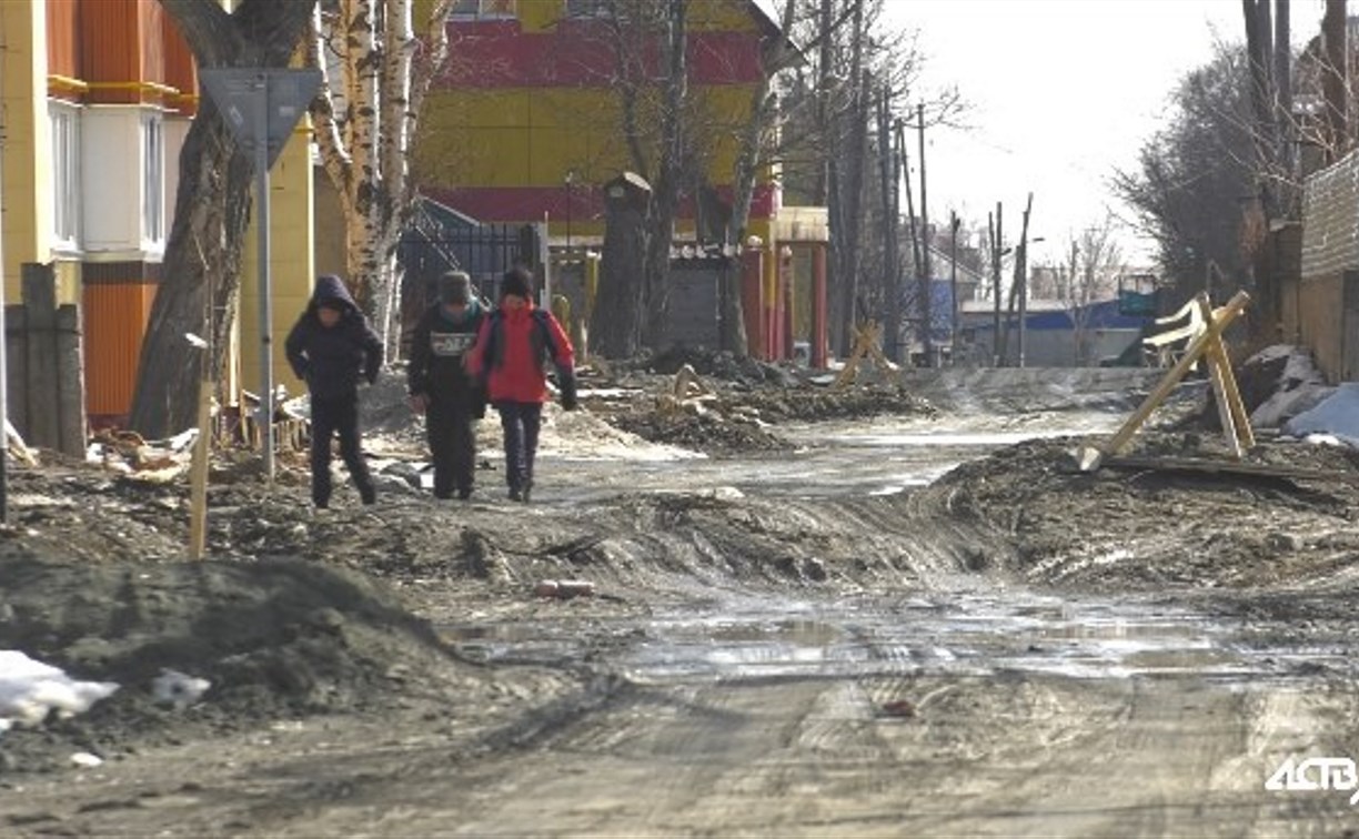 За грязь и мусор в микрорайоне Южно-Сахалинска ответит подрядчик