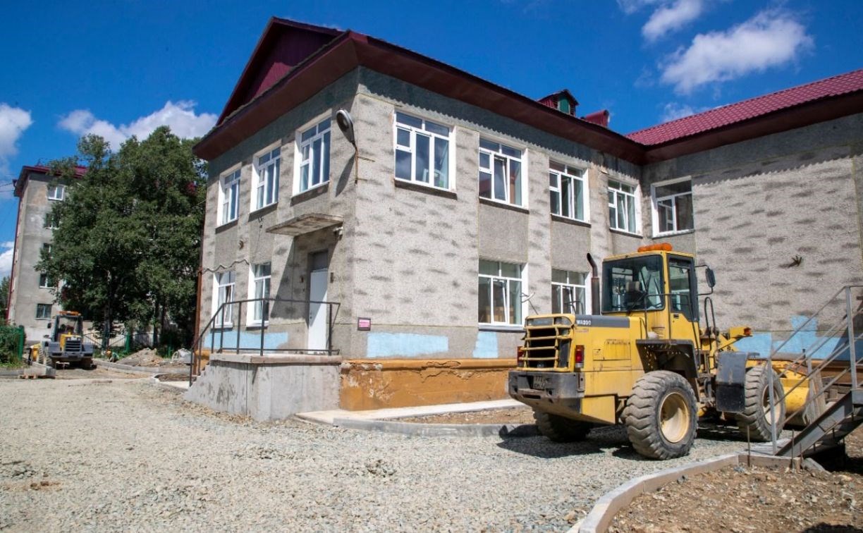 В южно-сахалинском садике "Берёзка" сделают резиновое покрытие, которое забыли спроектировать