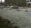 В Южно-Сахалинске асфальтируют временный мост на проспекте Мира