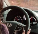 Ни в какие ворота: сахалинка пришла в ГАИ, чтобы поменять поддельные права на настоящие 