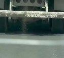 "Всё летит в морду": сахалинка сняла на видео самосвал, посыпающий дорогу мучкой