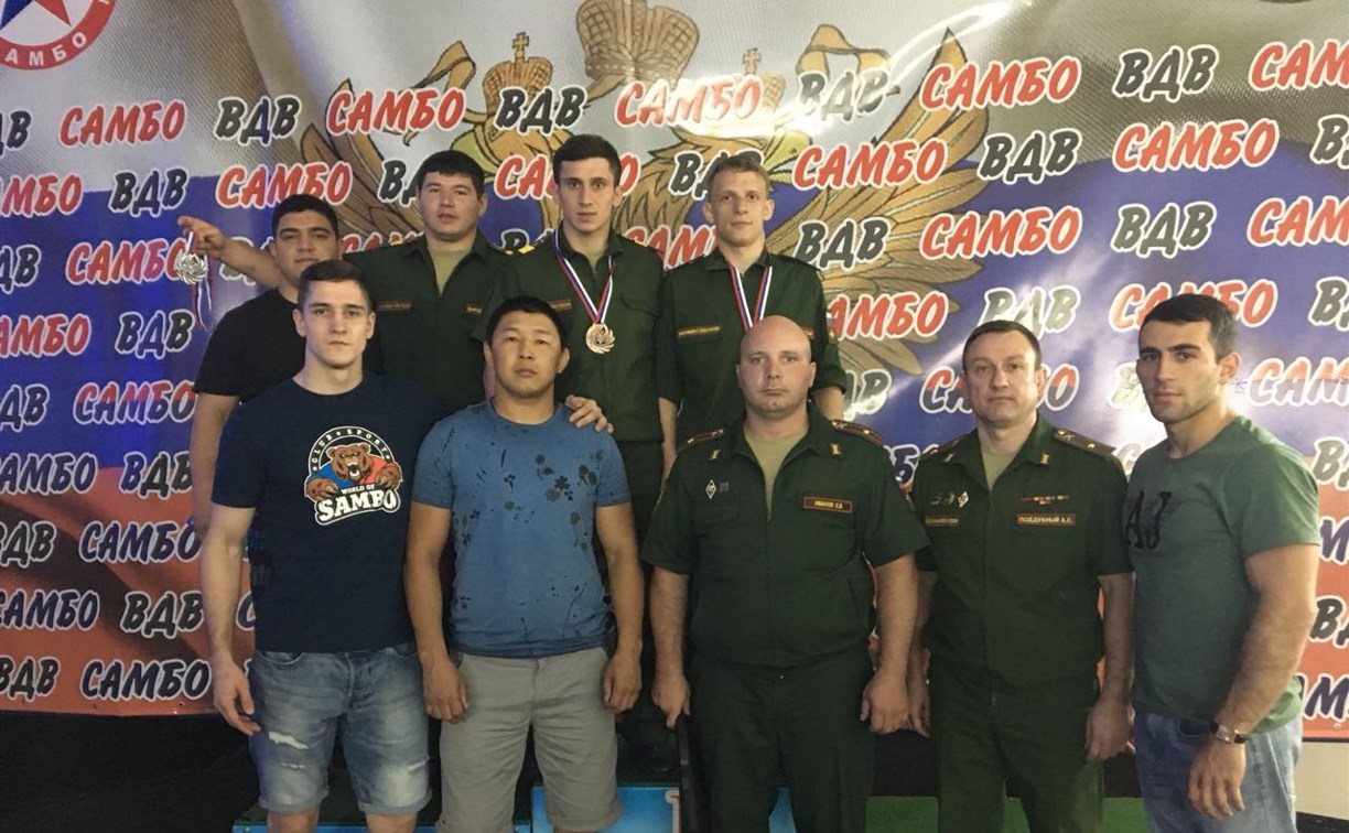 Сахалинец завоевал серебро чемпионата Вооруженных сил РФ по самбо