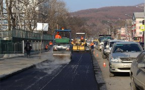 Сезон ремонта дорог в Южно-Сахалинске начался раньше обычного