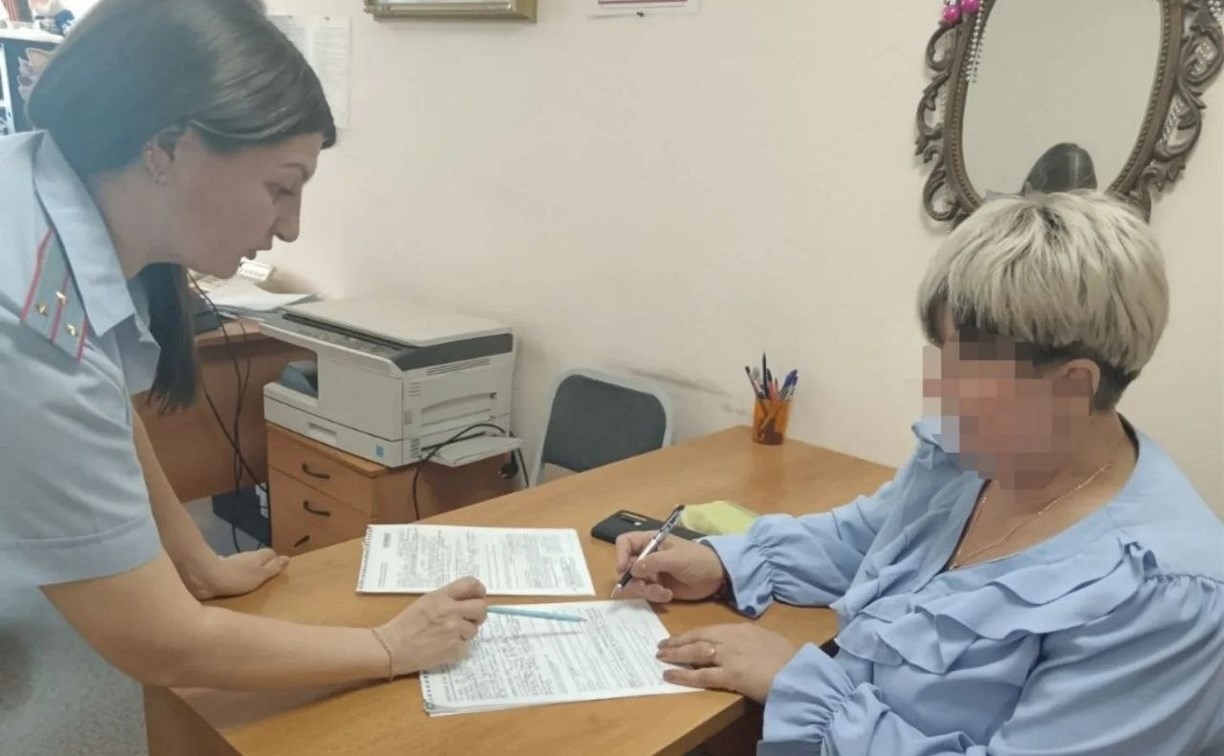 Сотрудники ГАИ в Корсакове нашли и наказали автомобилистку, которая колесила по тротуару 