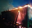 Два 40-футовых контейнера сгорели в Поронайске