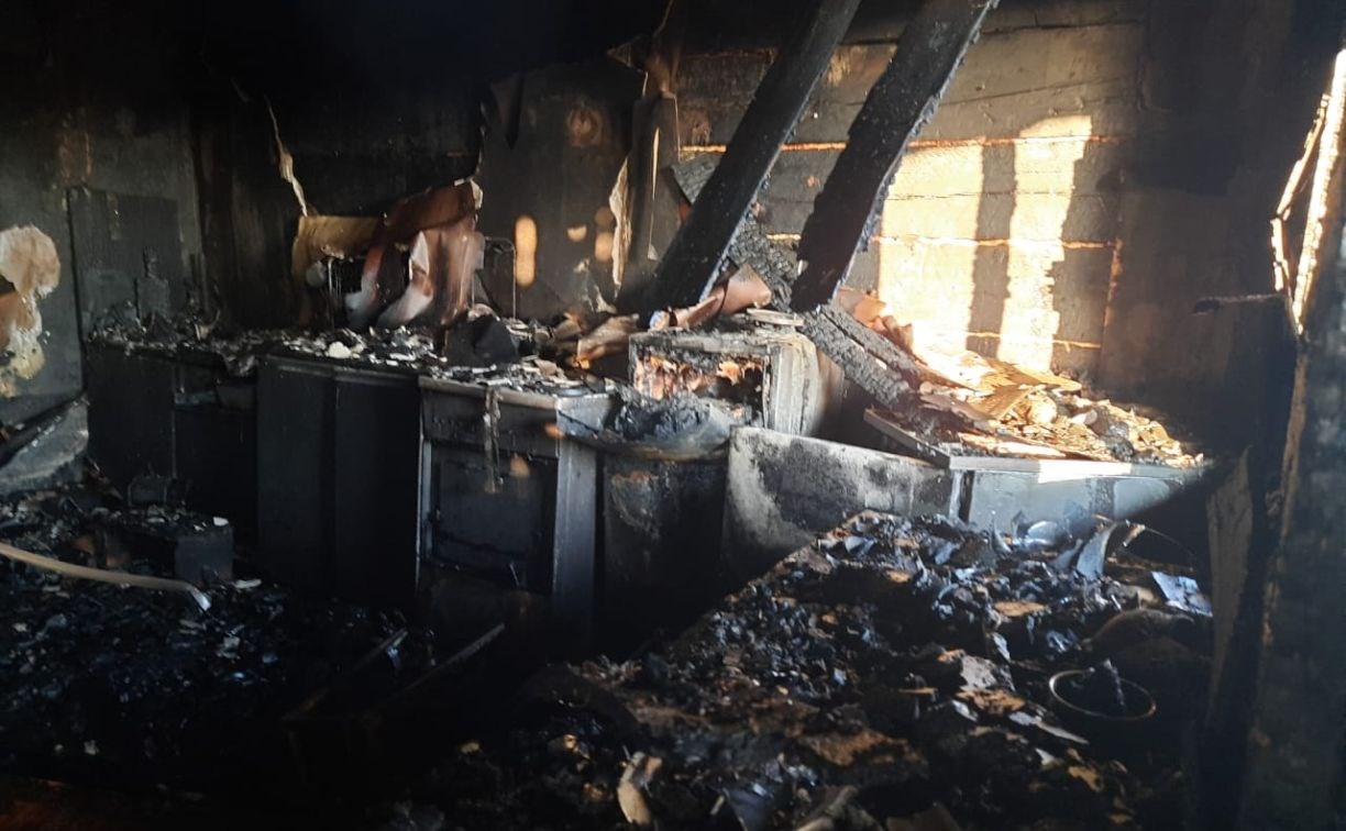 Два человека погибли при пожаре в Тымовском
