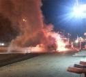 Пожарные тушат маршрутную "газель" в Южно-Сахалинске