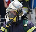 Человека спасли при пожаре в многоэтажке на Сахалине
