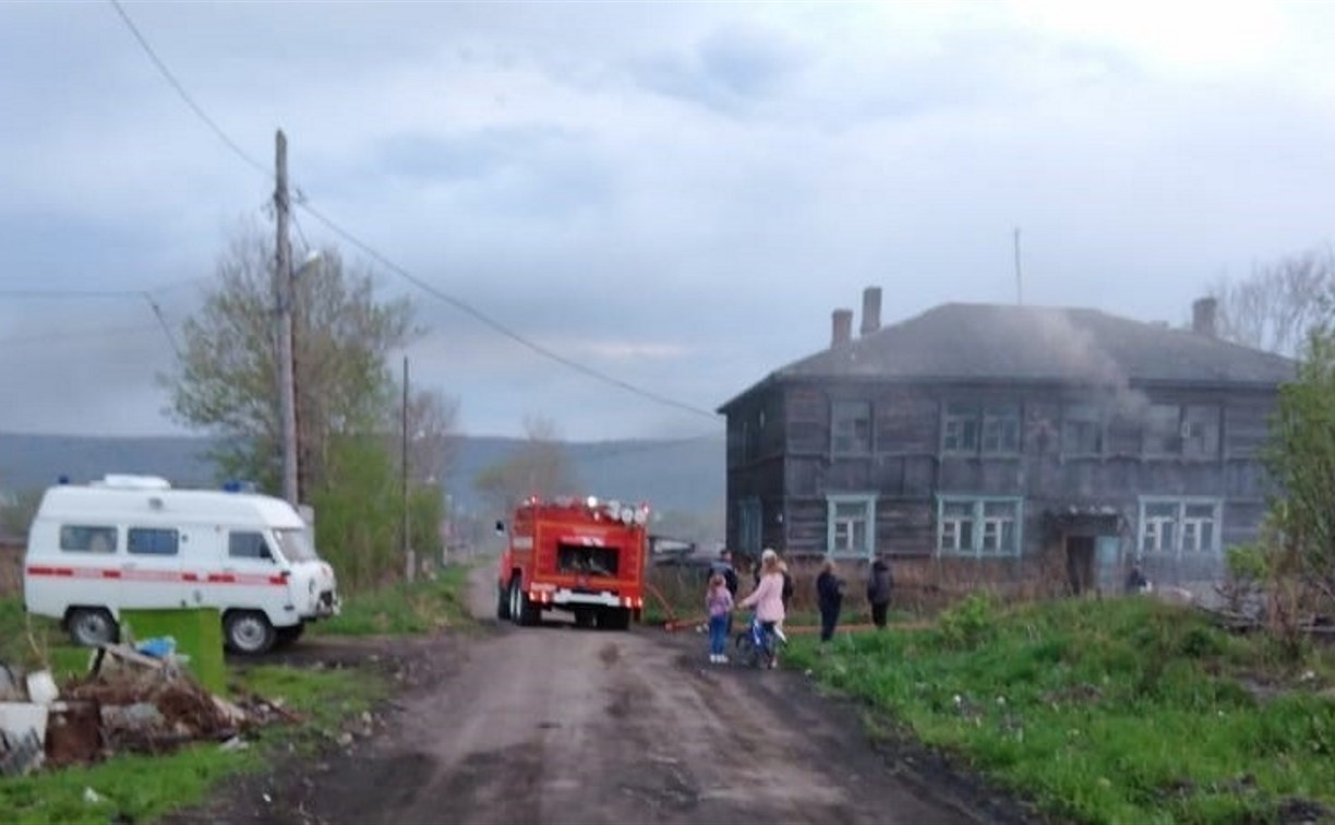 Человека эвакуировали из горящей квартиры в Александровске-Сахалинском 