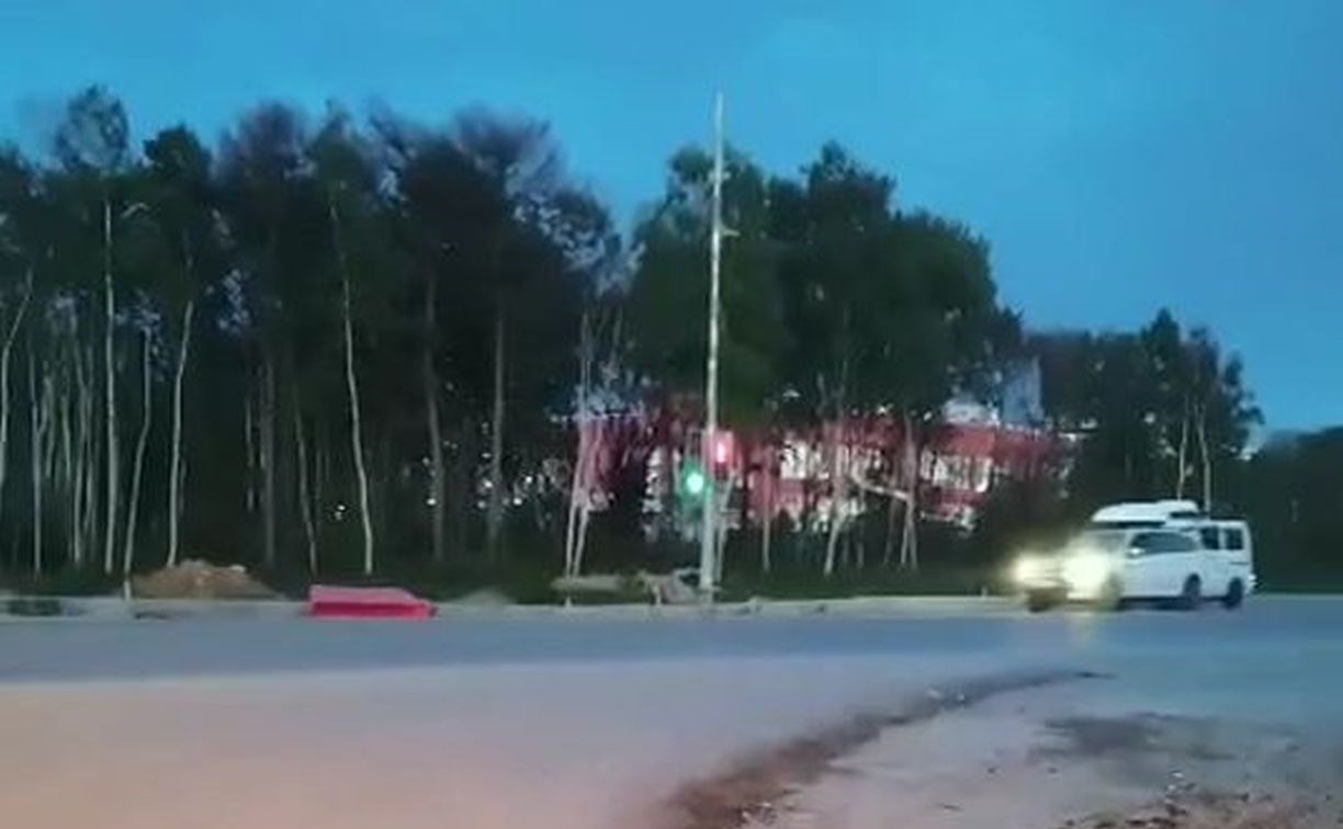 На проспекте Мира в Южно-Сахалинске установили новый светофор