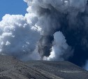 Столб пепла высотой 2 км выбросил вулкан Эбеко