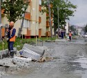 К ремонту дорог в 25-м микрорайоне Южно-Сахалинска приступил новый подрядчик