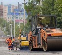 Текущий ремонт дорог продолжается в Южно-Сахалинске