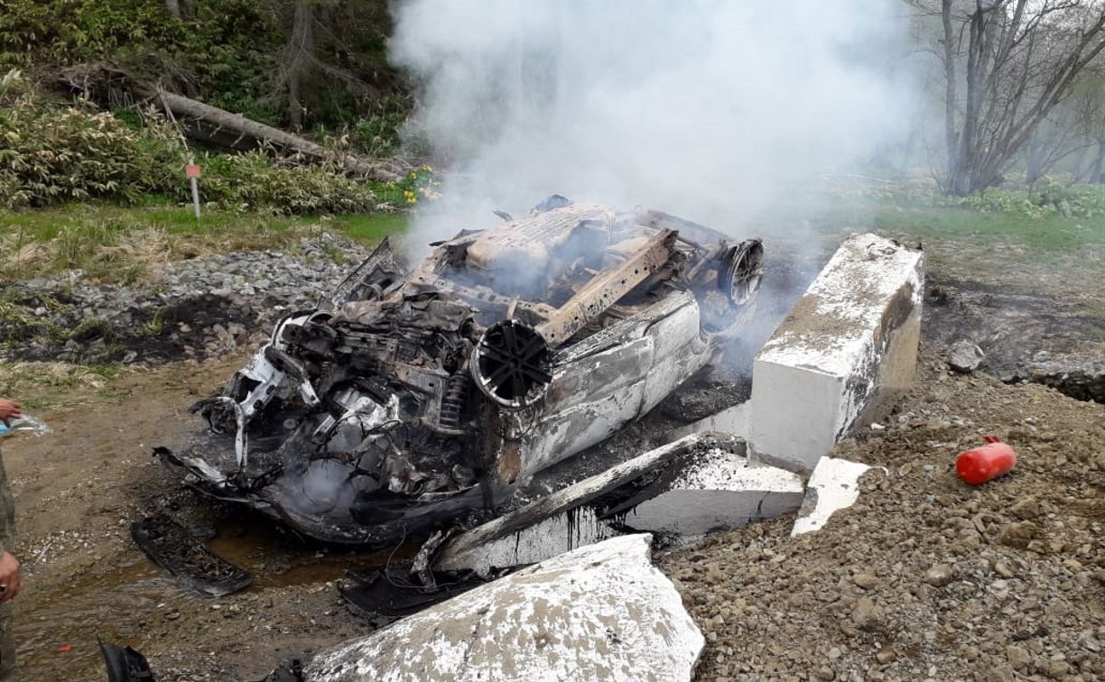 Мужчина сгорел и две женщины пострадали из-за пожара в машине на Ловецком перевале