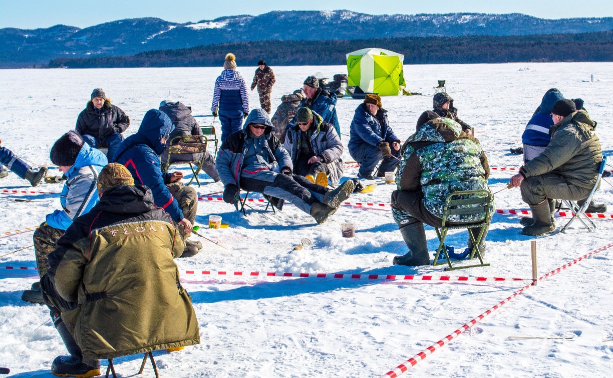 Соревнования по зимней рыбалке состоялись в Томаринском районе 
