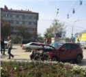 Полицейский "Пробокс" и "Кашкай" столкнулись в Южно-Сахалинске (ФОТО + дополнение)
