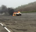 Легковой автомобиль дотла сгорел на Холмском перевале