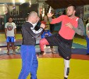 Чемпион мира по кикбоксингу Максим Воронов провел мастер-класс для сахалинских бойцов
