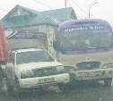 Внедорожник и автобус столкнулись в Южно-Сахалинске