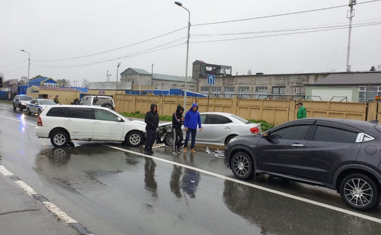 ГИБДД озвучила подробности ДТП в Новоалександровске - пострадали три автомобиля
